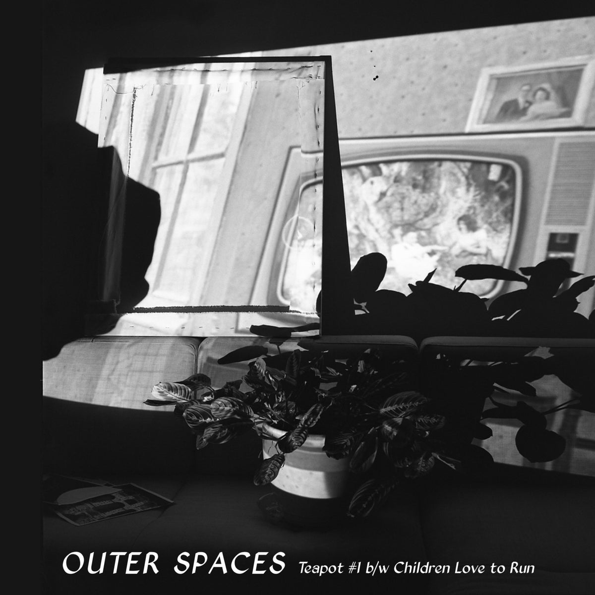 OUTER SPACES - TEAPOT #1 B/W CHILDREN LOVE TO RUN