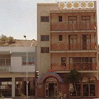 RED KRAYOLA  - COCONUT HOTEL